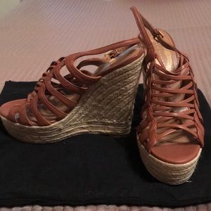 Elie Tahari brown wedges
